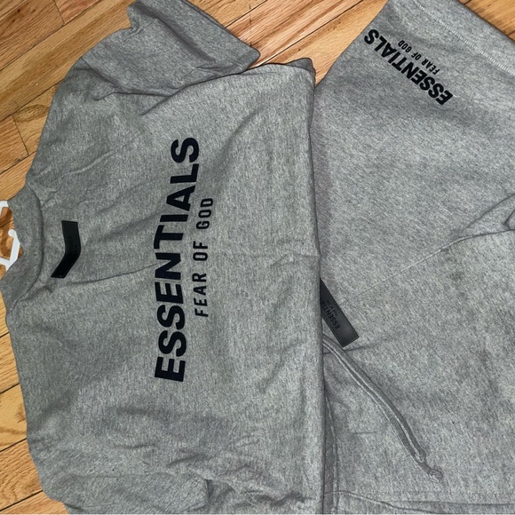 Essentials Fear Of God Kids Dark Oatmeal Sweat Shorts and Shirt - Picture 5 of 6